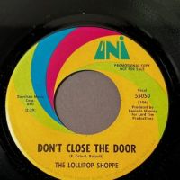 The Lollipop Shoppe You Must Be a Witch on Uni 55050 with Picture Sleeve Promo 7.jpg