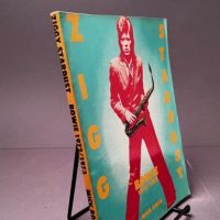 Ziggy Stardust Bowie 1972:1973 Mick Rock Published by St. Martin's Press 2.jpg