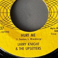 Larry Knight & The Upsetters Hurt Me on Golden World Records 3.jpg