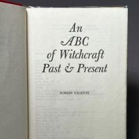 An ABC of Witchcraft Past and Present by Doreen Valiente 197 St. Martin's Press Hardback with Dust Jacket 7.jpg