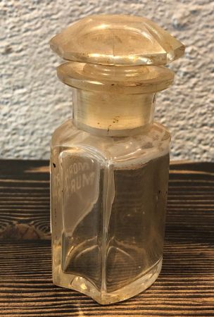 19th Century Narcotic Apothecary Jar Morph. Muriat. 3.jpg